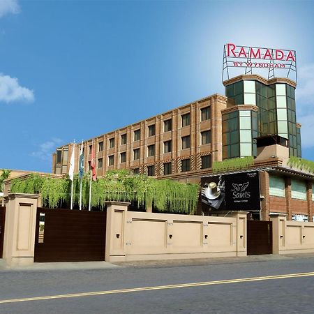 Hotel Ramada By Wyndham Multán Exterior foto